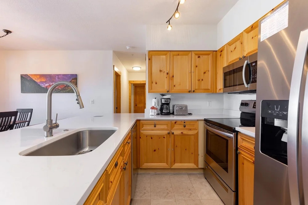 2640 Tenderfoot 3 Bedroom Condo by RedAwning