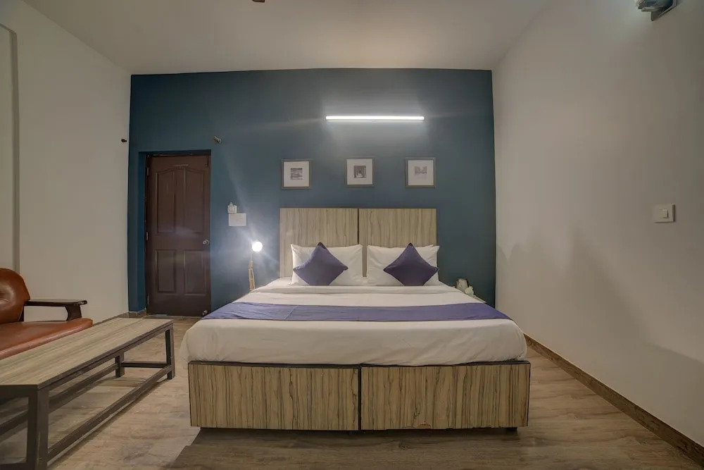 SilverKey Executive Stays 30271 Shoprix mall Sector 61