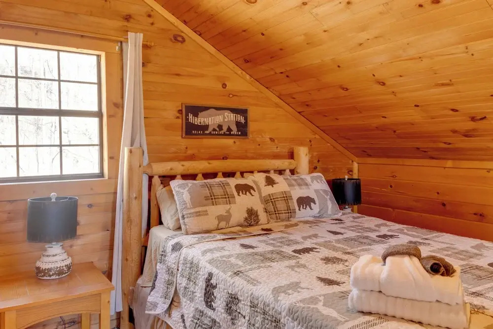 Private Hot Tub & Game Room: Mountain Retreat!
