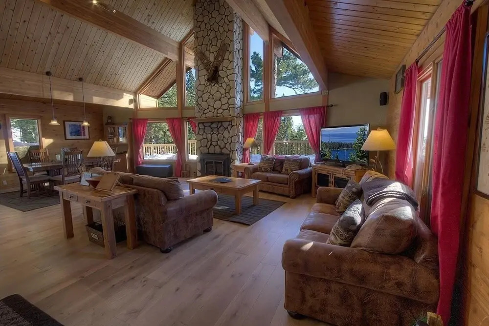 The Bass Chalet 3 Bedroom Home by RedAwning