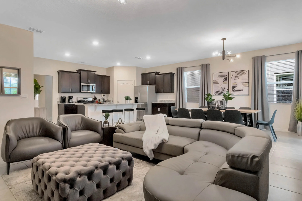 7 Bedrooms 5 Bathrooms Solterra 7599 Ol