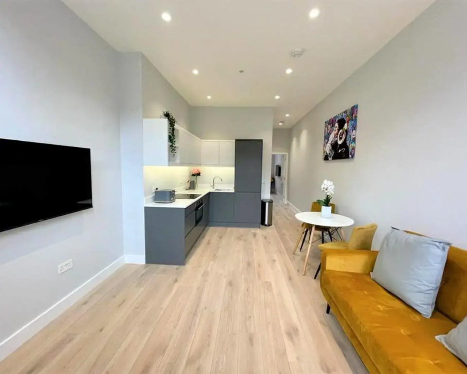 Chic, Newly Reno'd 1 Bed Open Plan, nr The Meadows