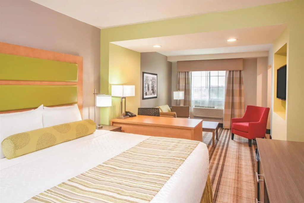 La Quinta Inn & Suites Far Rockaway - JFK Airport