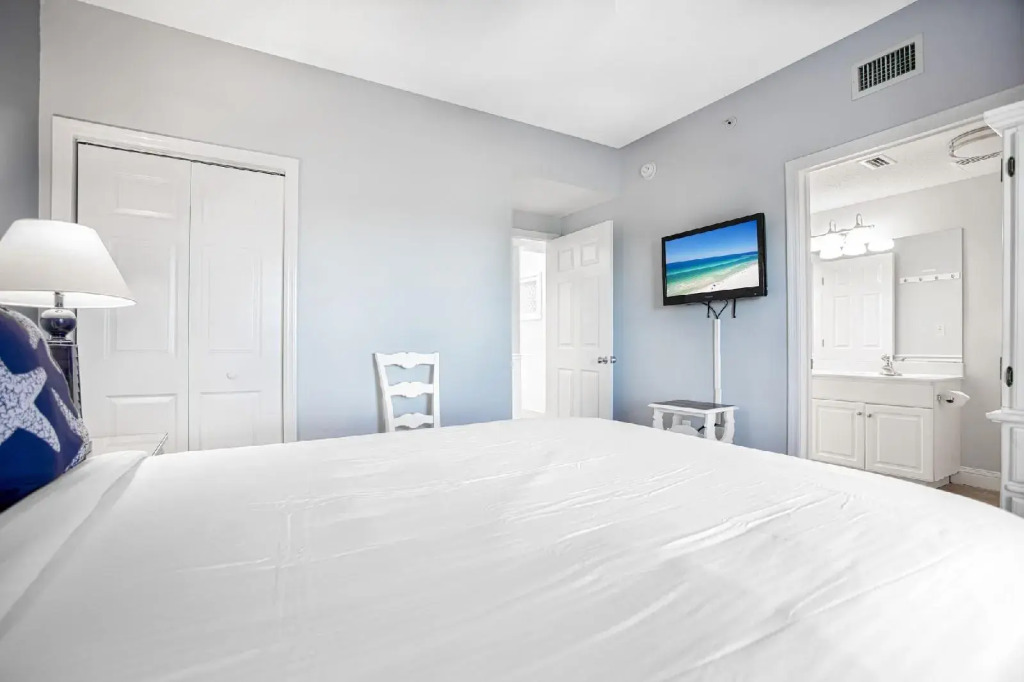 Majestic Beach Resort 1-1002 - Serenity By The Sea