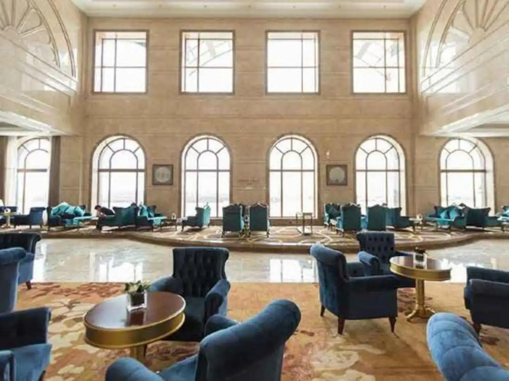 Heihe Yinjian Jianguo Hotel