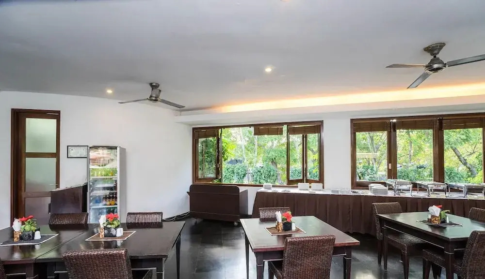 16 bedroom villa river side Legian