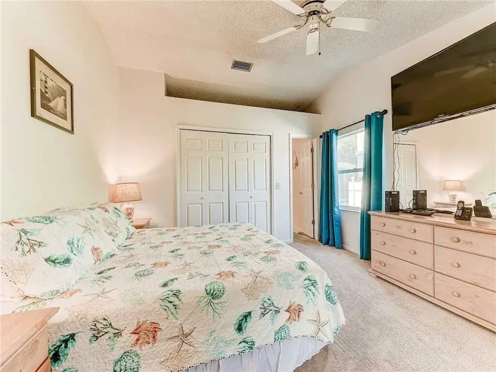 Mermaid Retreat, 2 Bedrooms, Canal Front, Sleeps 6