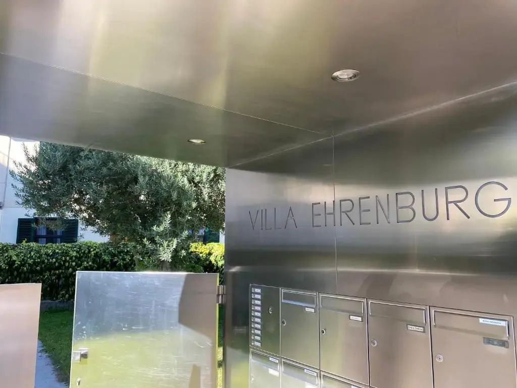 Villa Ehrenburg - Private Apartments