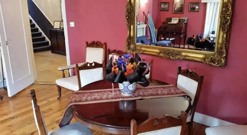 Aaron Court B&B