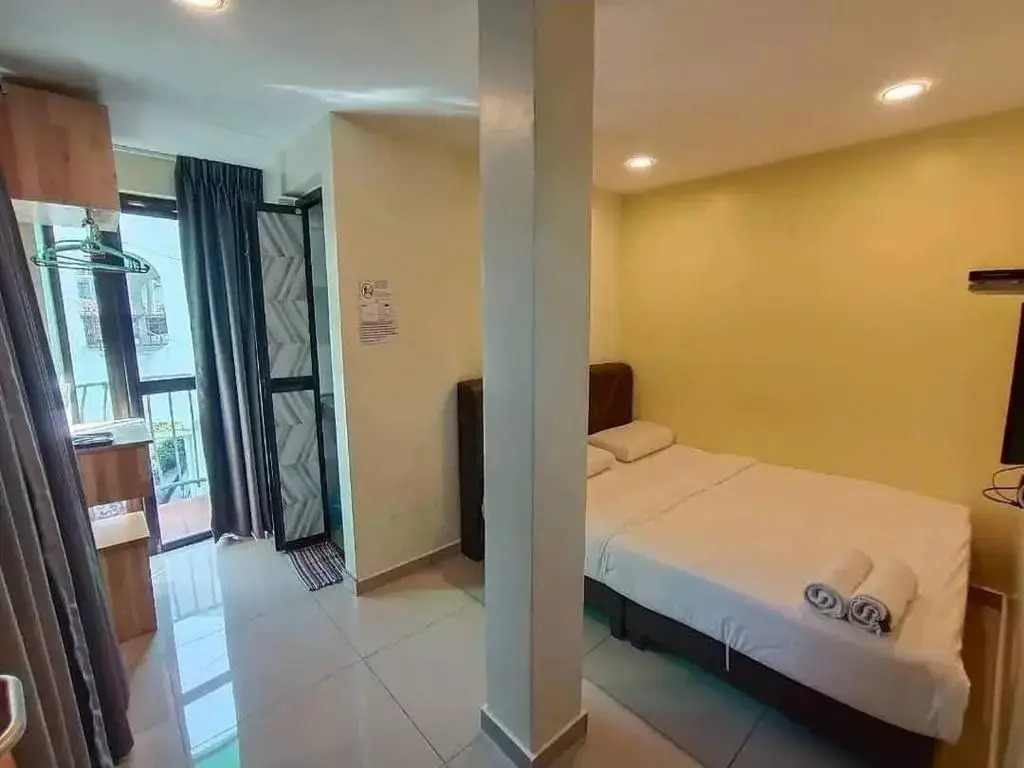 Adam Hotel
