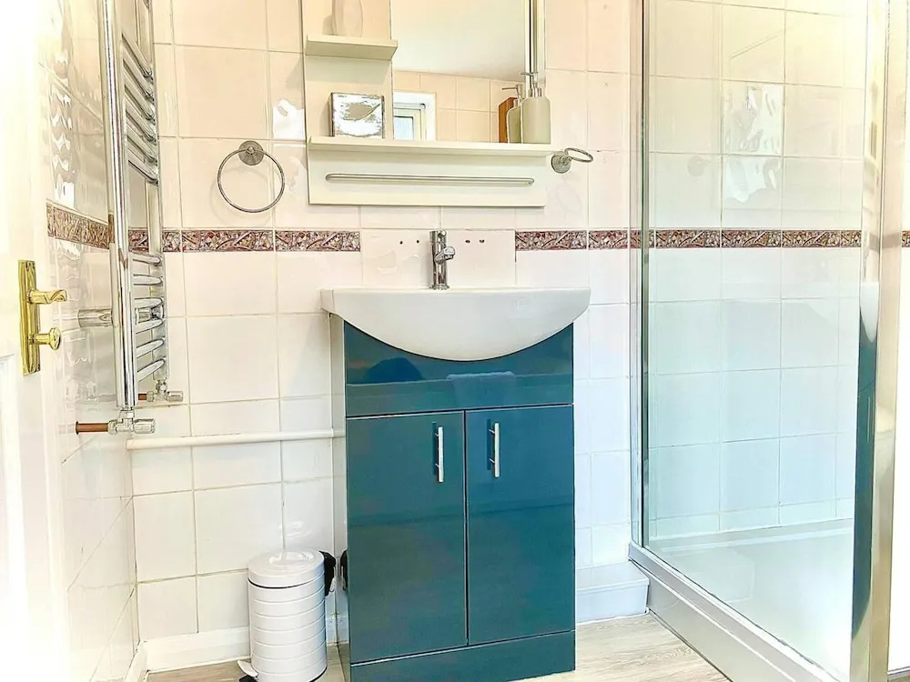 Stunning 3-bed House in Bedford, Quiet Location