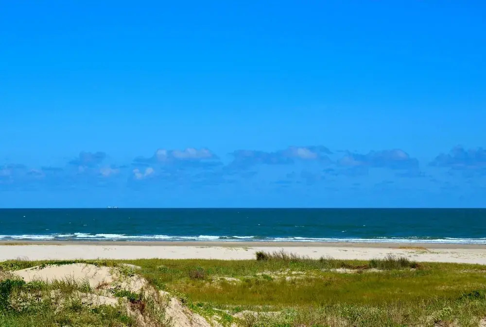 Gulf-view - Walk To Beach! 3 Bedroom Home