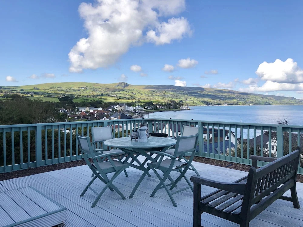 3 Bed Cottage - Sleeps 6 - Pets - Garden - Parking