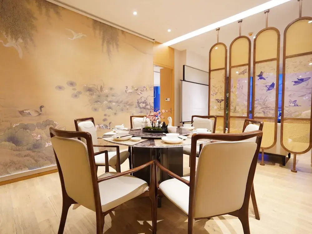 Interact China Fine Condo - Novotown