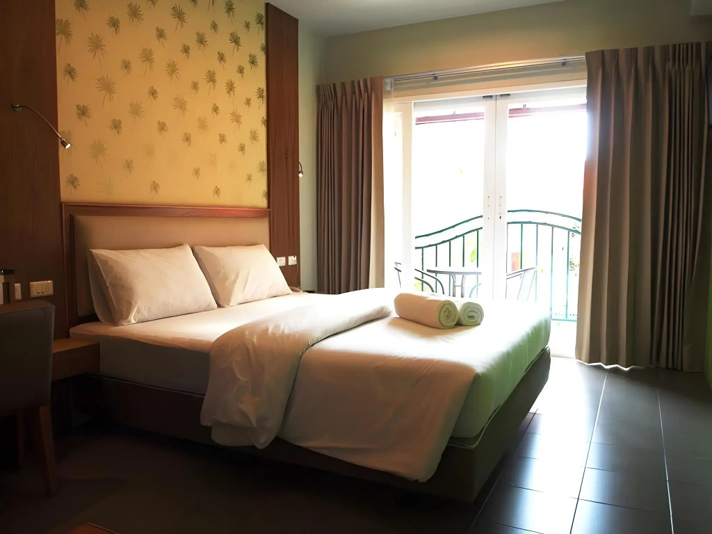 Phuket Ecozy Hotel