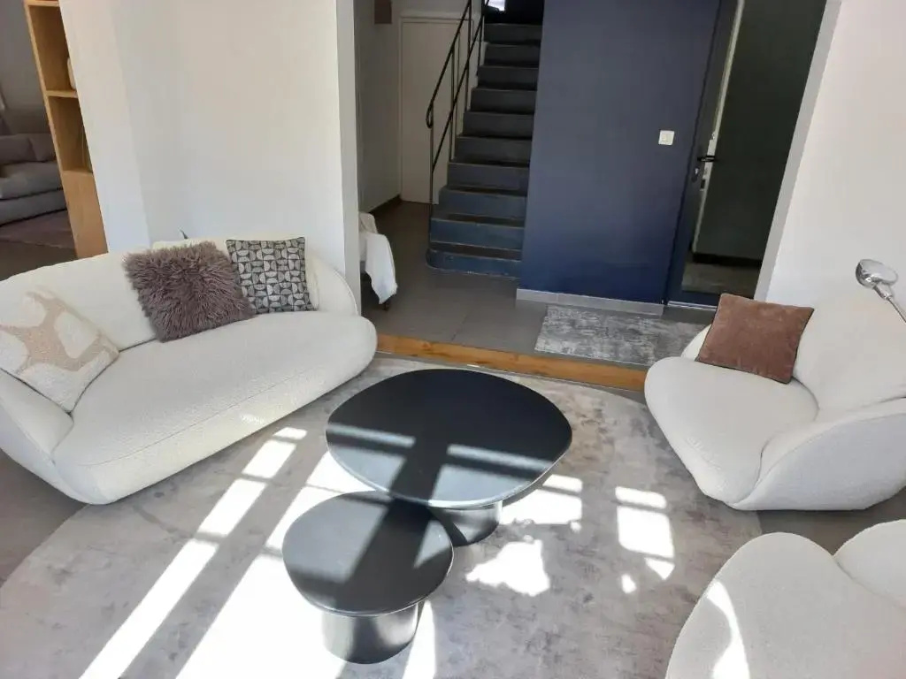 Beautiful vacation rental with private pool in the heart of the city of Avignon, sleeps 8