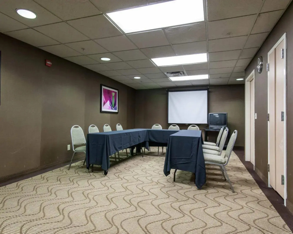 Comfort Suites Tulsa Central