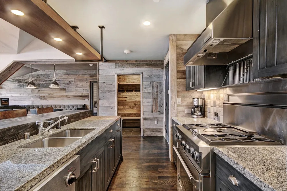 Stunning 4 Bedroom Condo Snowcloud Base Of Bachelor Gulch Condo by RedAwning