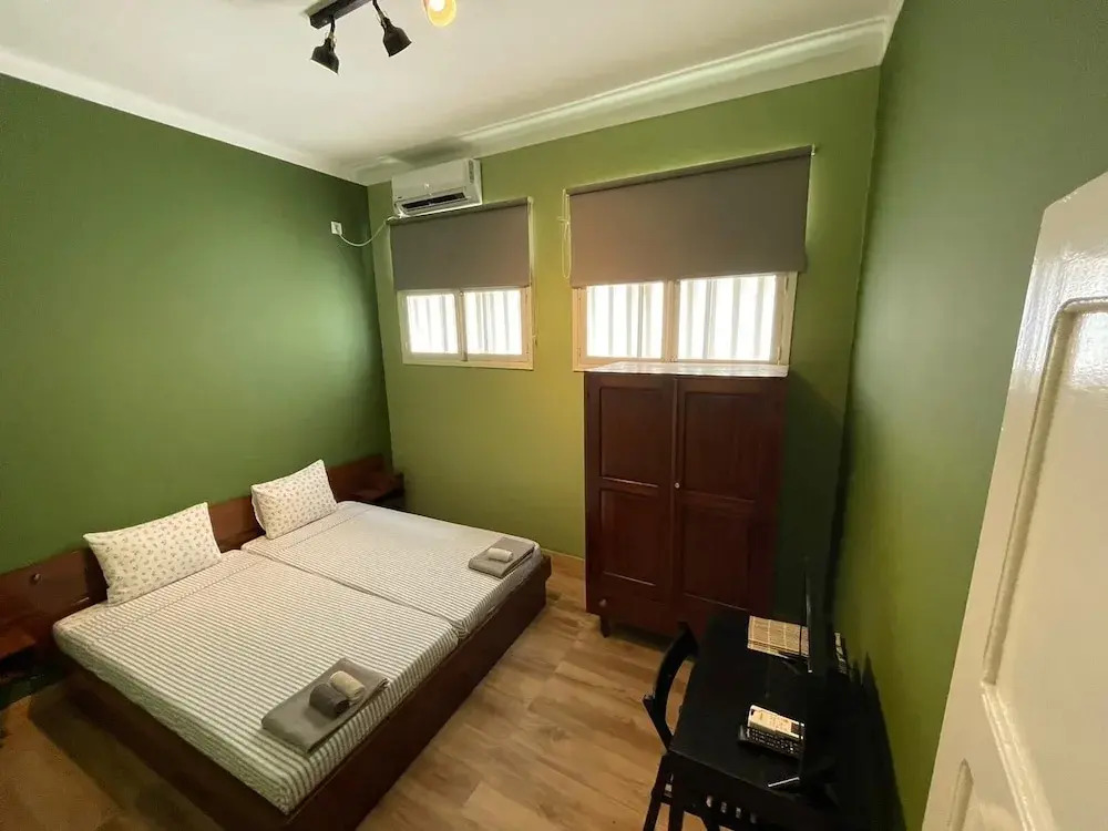 Residencial Avenida Geovanni - Central Sao Tome - Private Bathroom & Solar Backup