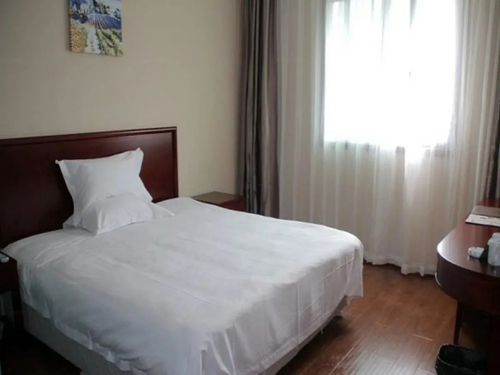 GreenTree Inn ChongQing Yuzhong LiangLuKou Subway Station Express Hotel