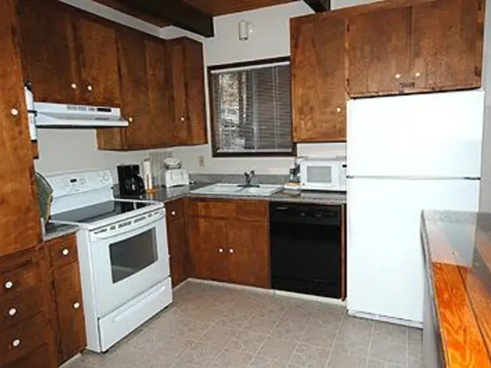 1360 Knoll Lane 3 Bedroom Home by RedAwning