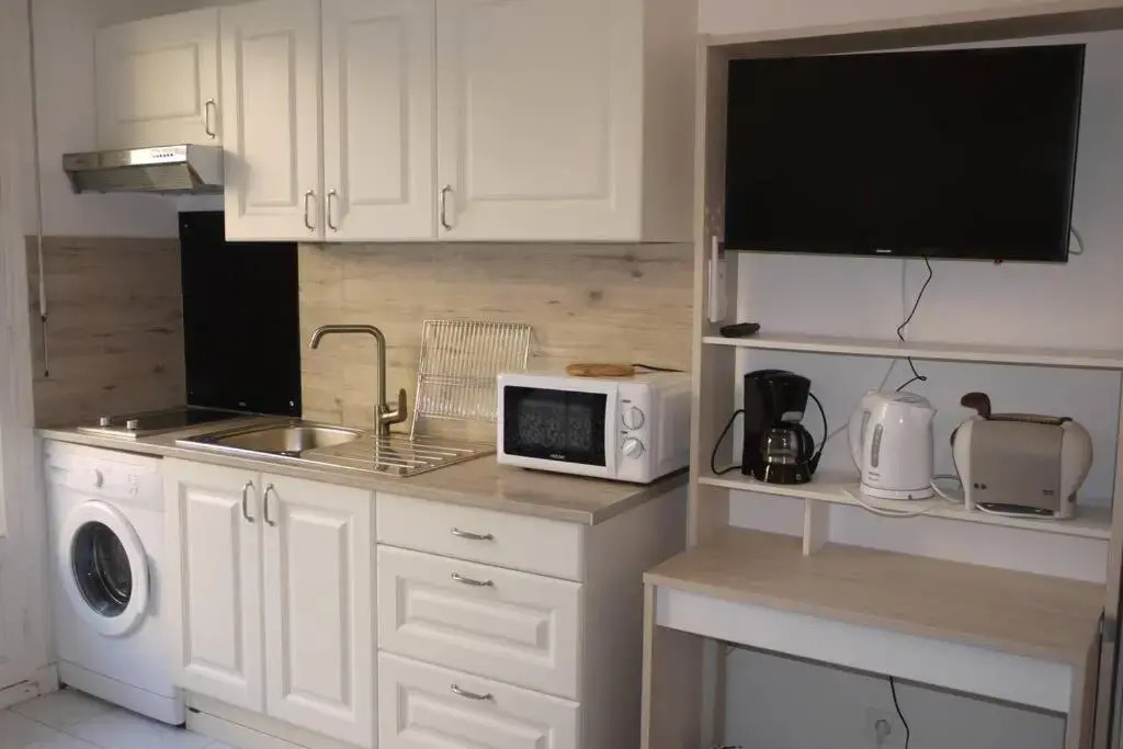 Dream - a studio flat with balcony at 300m from the beach