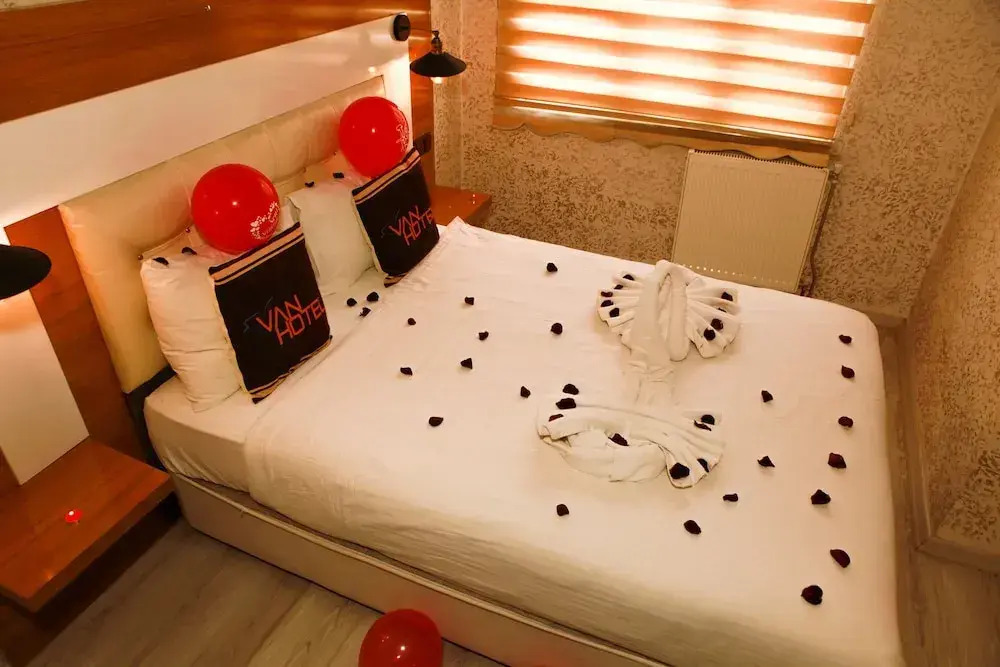 Van Suites Hotel