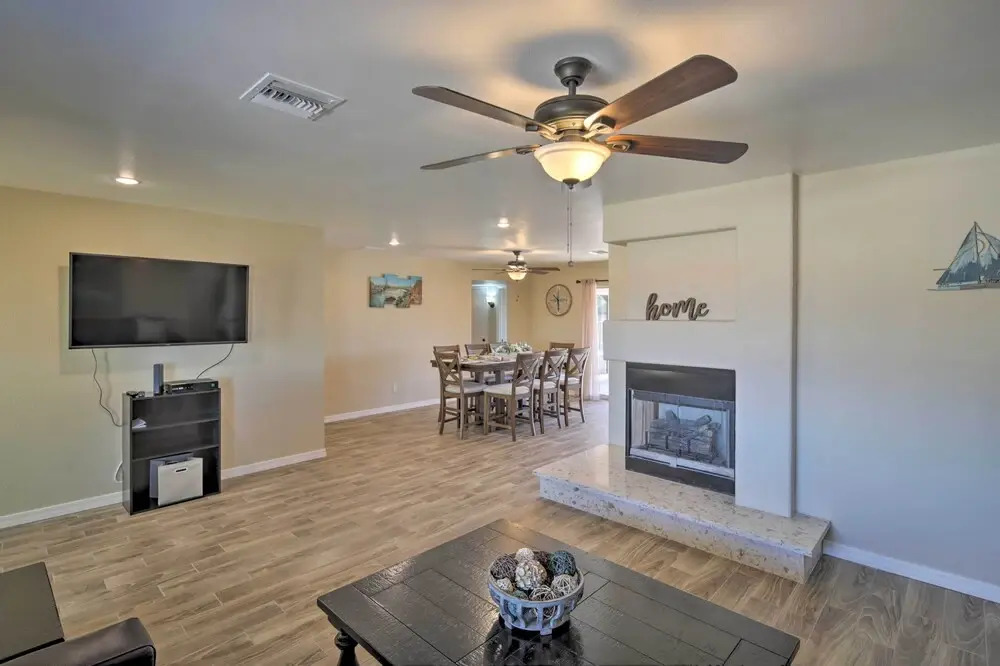 < 3 Mi to Lake Havasu: Home w/ Patio & Grill!