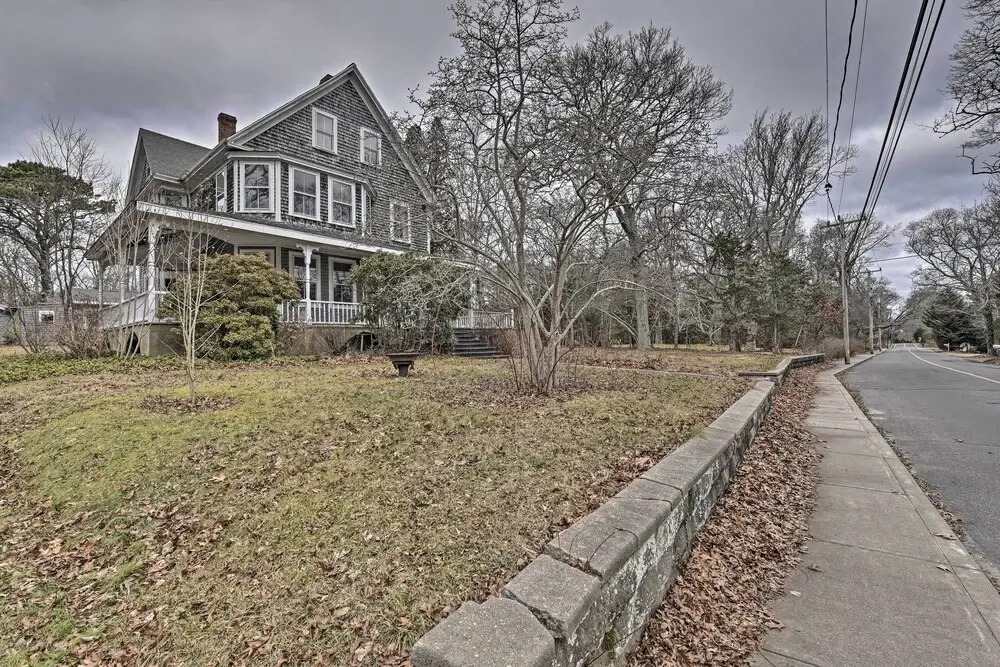 Easy Access to Beaches: Vineyard Haven House