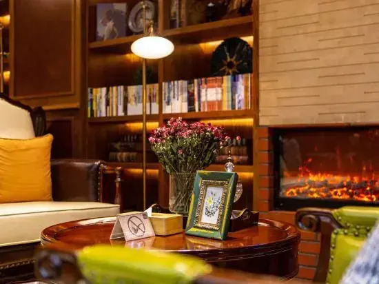 James Joyce Coffetel Hotel (Kunming Railway Station Huancheng South Road Subway Station)