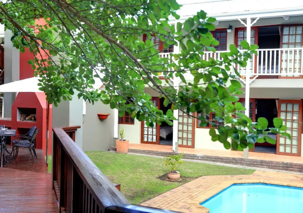 Loerie Guest Lodge