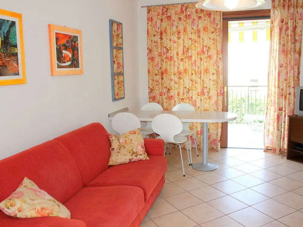 Balletic Holiday Home in Lazise With Swimming Pool