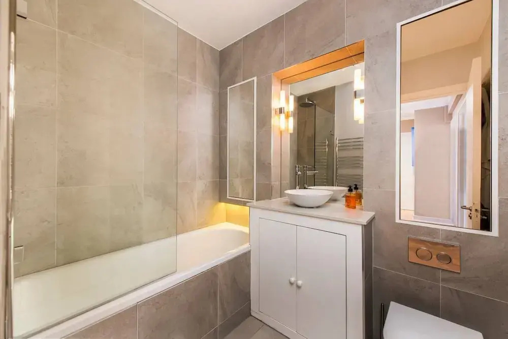 2 bed With Roof Terrace & car Space-2 Mins to Tube
