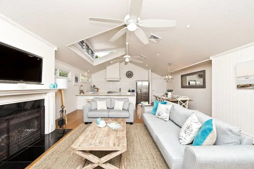 The Hamptons Beach House near Dutchies walk to Nelson Bay