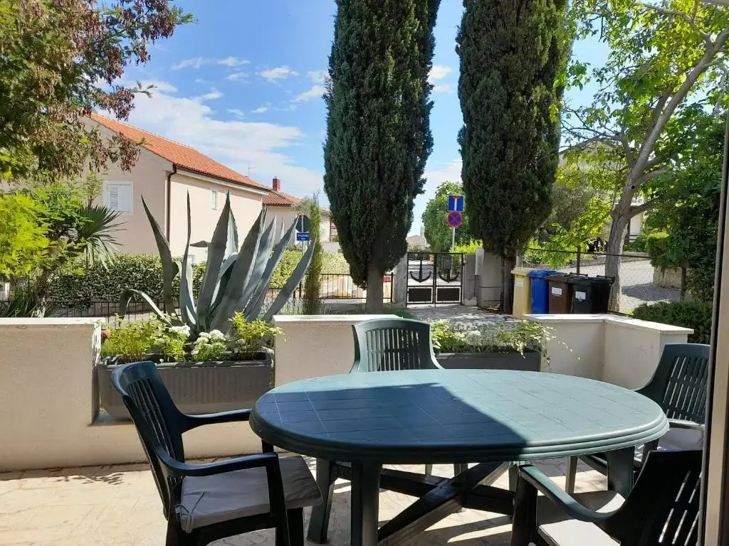 Shabby Chic Apartment ° 1 close to Krk centre