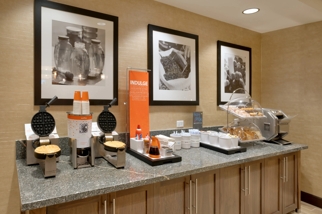 Hampton Inn & Suites Teaneck/Glenpointe