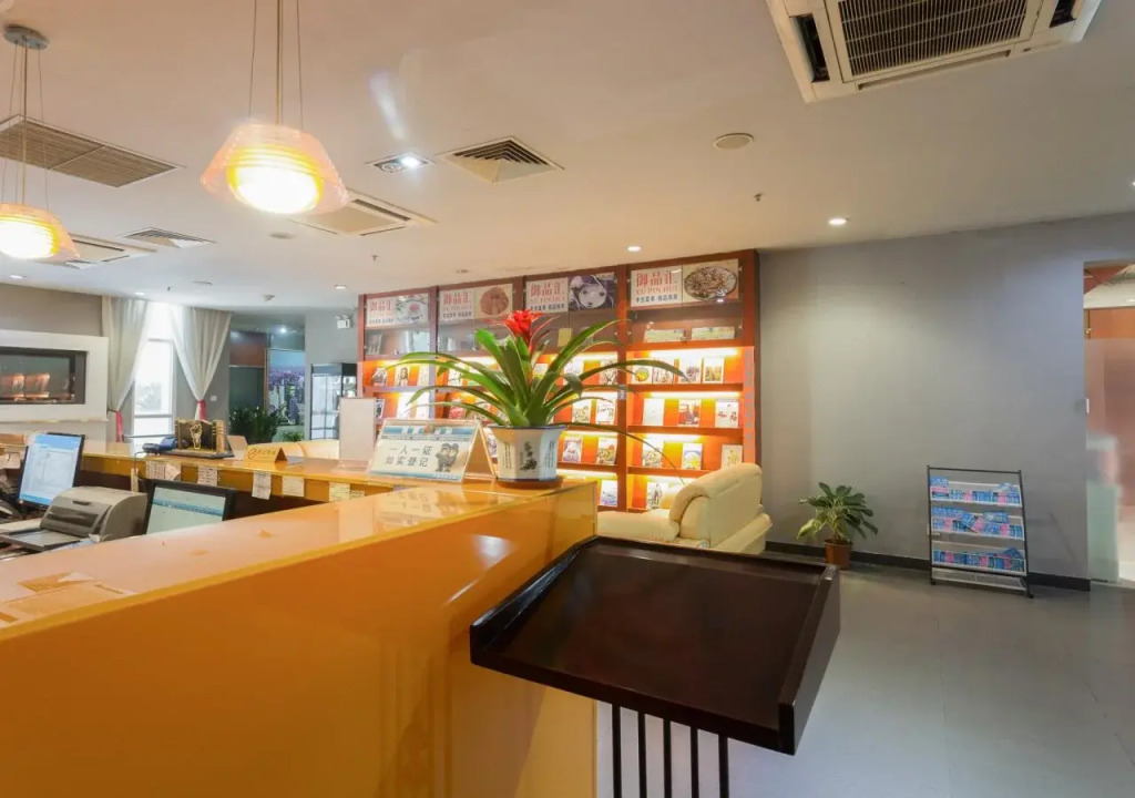 Chicago Suites International Hotel