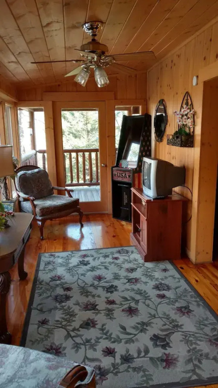 Trout House 350 - Three Bedroom Cabin