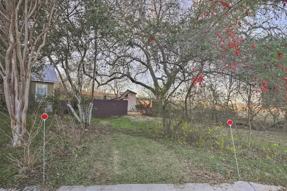 Hill Country Retreat! Castroville Cottage w/ Views