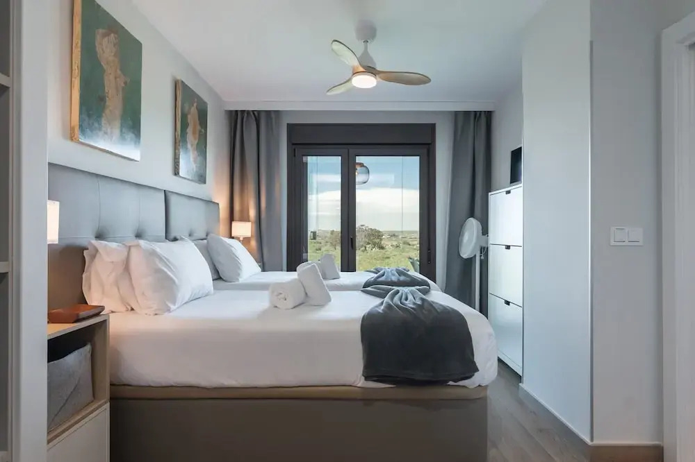 Apartment With Resort Amenities