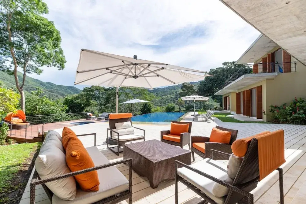 w Glowing 4BR Villa w Pool at Mesa de Yeguas