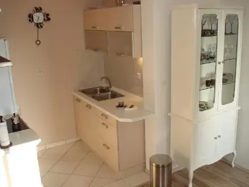 Bruno Split Centre Apartment and Room