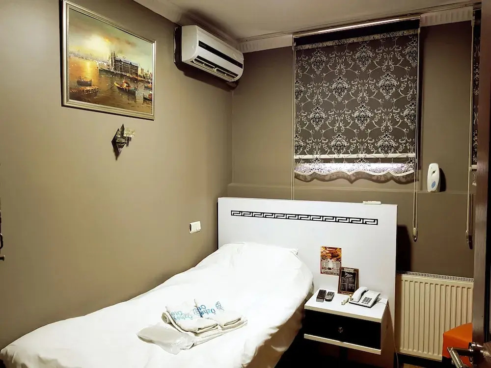 Ozhayat Hotel