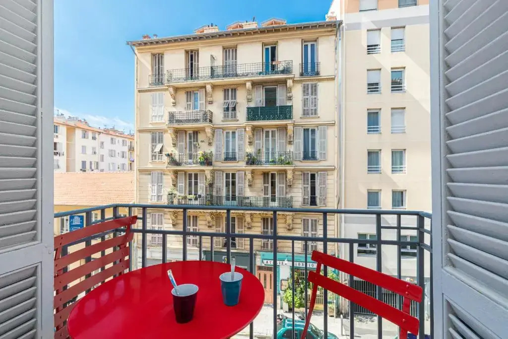 BH - CHARMANT 3 PIECES - Place Garibaldi 4 Personne