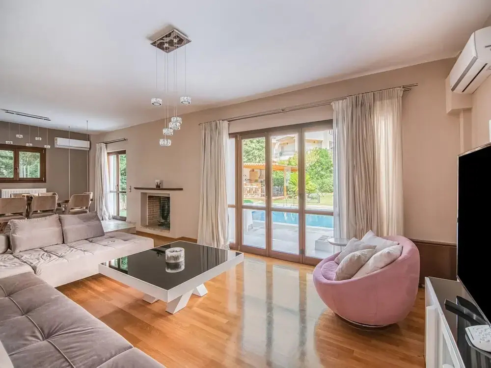 Inviting Villa in Anavissos With Communal Pool