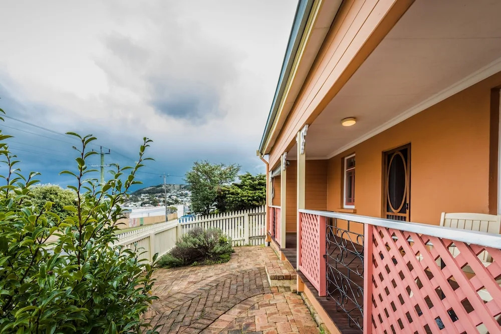Albany Historic Cottage by the BnB Collection