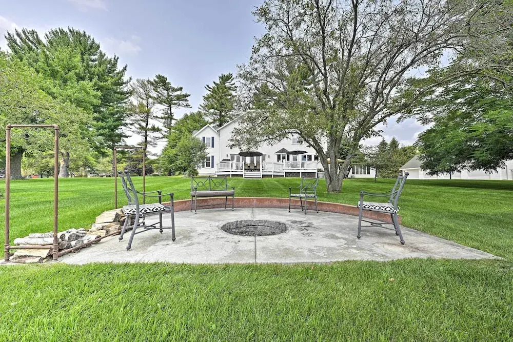 Large Home w/ Indoor Basketball Court + Game Room!