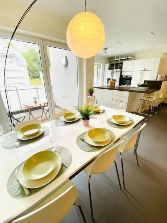 3 bedrooms in Center w Terrace&Parking