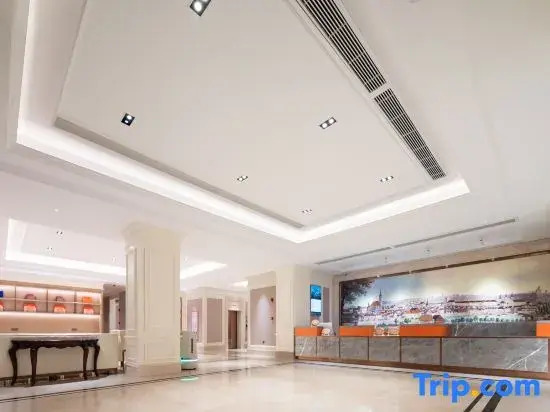 Vienna Hotel ( Xiangyang Greenland Fun City Global City Shop)