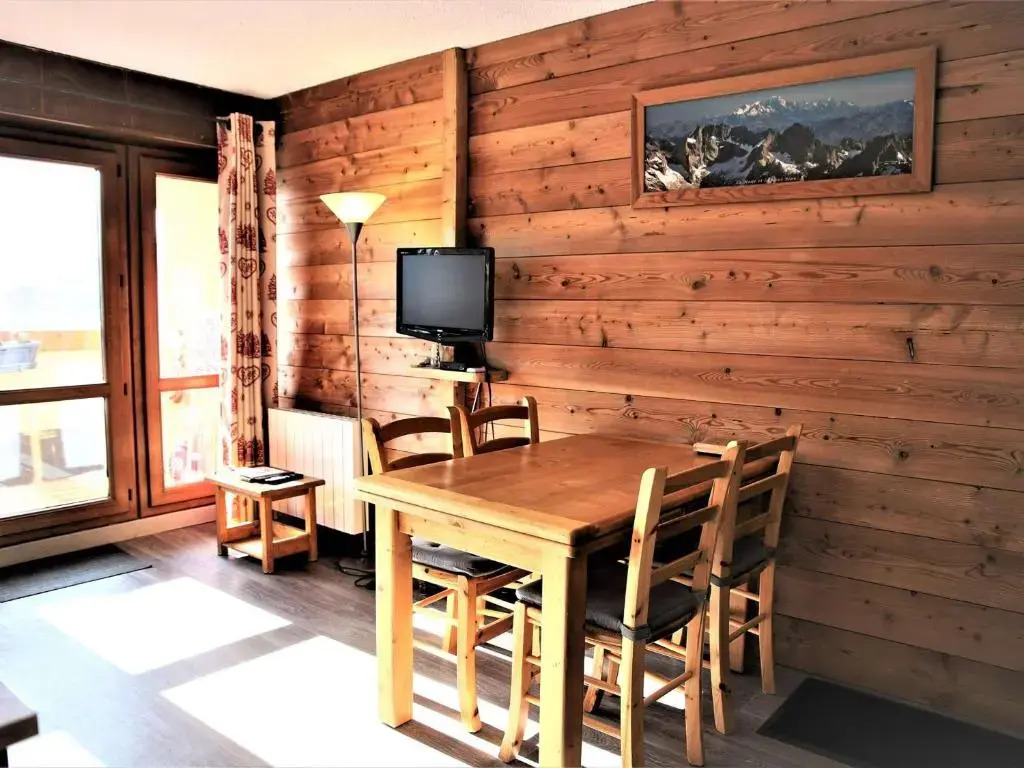 Appartement Auris, 1 pièce, 4 personnes - FR-1-297-93